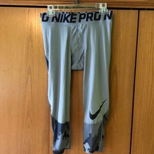 Nike Pro hypercool 3/4 length compression pants